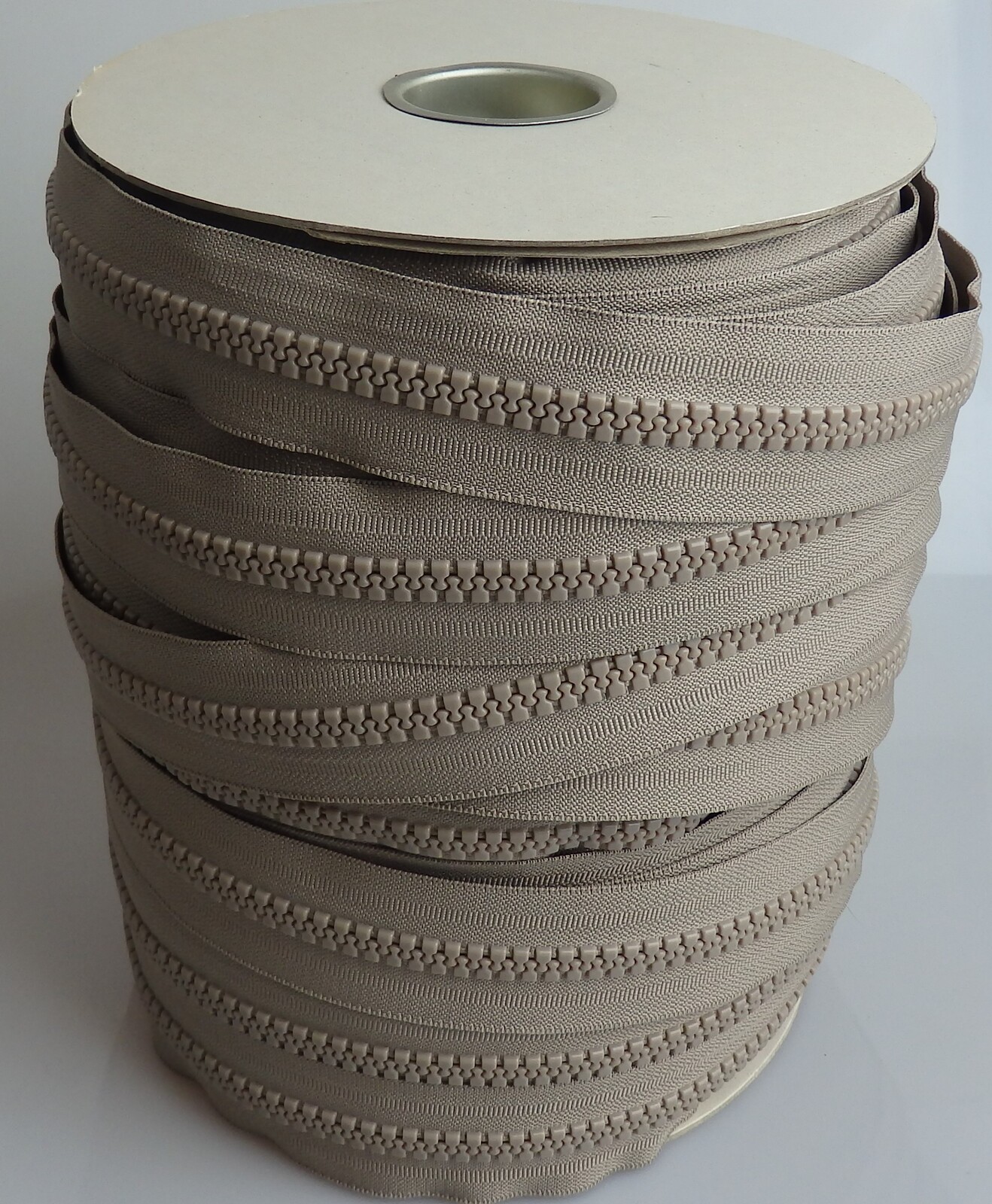 No. 10 Continuous Moulded Zip 42mm x 100m Roll Vardhman Threads