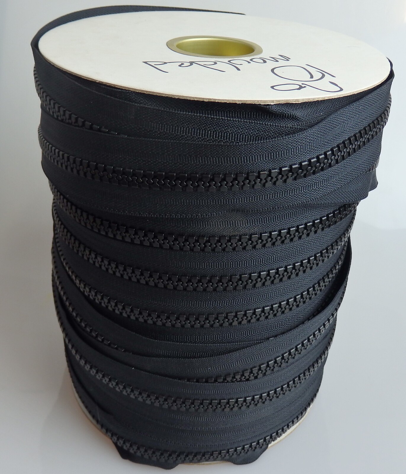 ZIP Continuous NO 10 Moulded 42mm x 100m Roll [Colour black]
